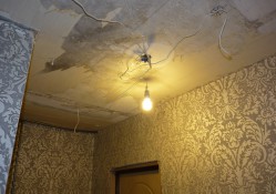 разметка потолка под потолочные светильники в прихожей