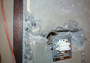 разводка необходимой проводки для подсветки и розеток при ремонте прихожей